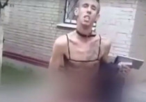 На выходных соцсети активно обсуждали новое шокирующее видео с выходной актера Алексея Панина, на котором он предстал голым в собачьем ошейнике и сетчатом женском белье на улицах Ульяновска