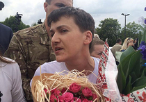 Надежда Савченко, которая была обменена на двоих осужденных в Украине россиян Александра Александрова и Евгения Ерофеева, в Киеве дает пресс-конференцию