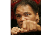 По данным британской газеты The Daily Mirror легендарный боксер Мохаммед Али находится при смерти