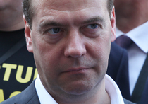 Дмитрий Медведев вмешался в дискуссию о так называемом "налоге на тунеядство", который предложил ввести в России министр труда Максим Топилин