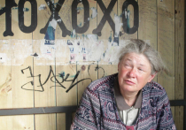 Бездомная из Новосибирска продала комнату и 25 лет живет на остановке