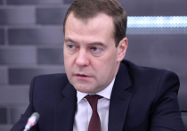 Медведев предложил отменить ввозные пошлины на оборудование для развития микроэлектроники