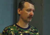 Стрелков предложил Захарченко снять Георгиевский крест и обвинил его в «личном обогащении»